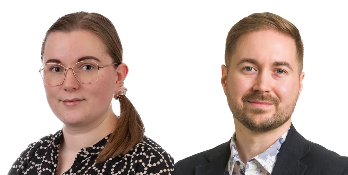 Kaksiosainen kuva, jossa vasemmalla Pinja Pekkarniemi mustavalkokuvioisessa paidassa ja oikealla Lauri Lavanti tummassa puvussa ja kukkakuvioisessa paidassa valkoisella taustalla.