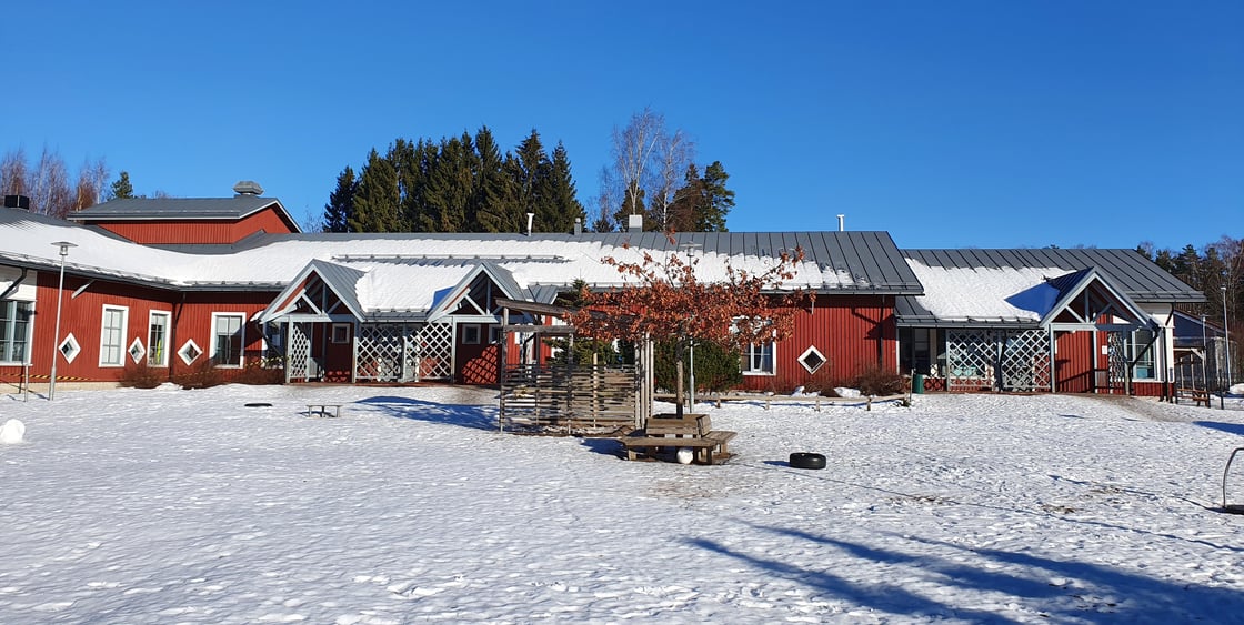 Kuva Laajakallion päiväkodista talvella.