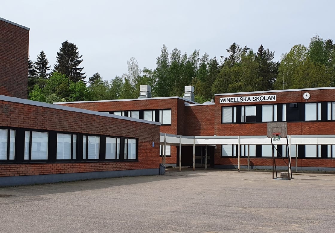 Winellska skolan building in Kirkkonummi.