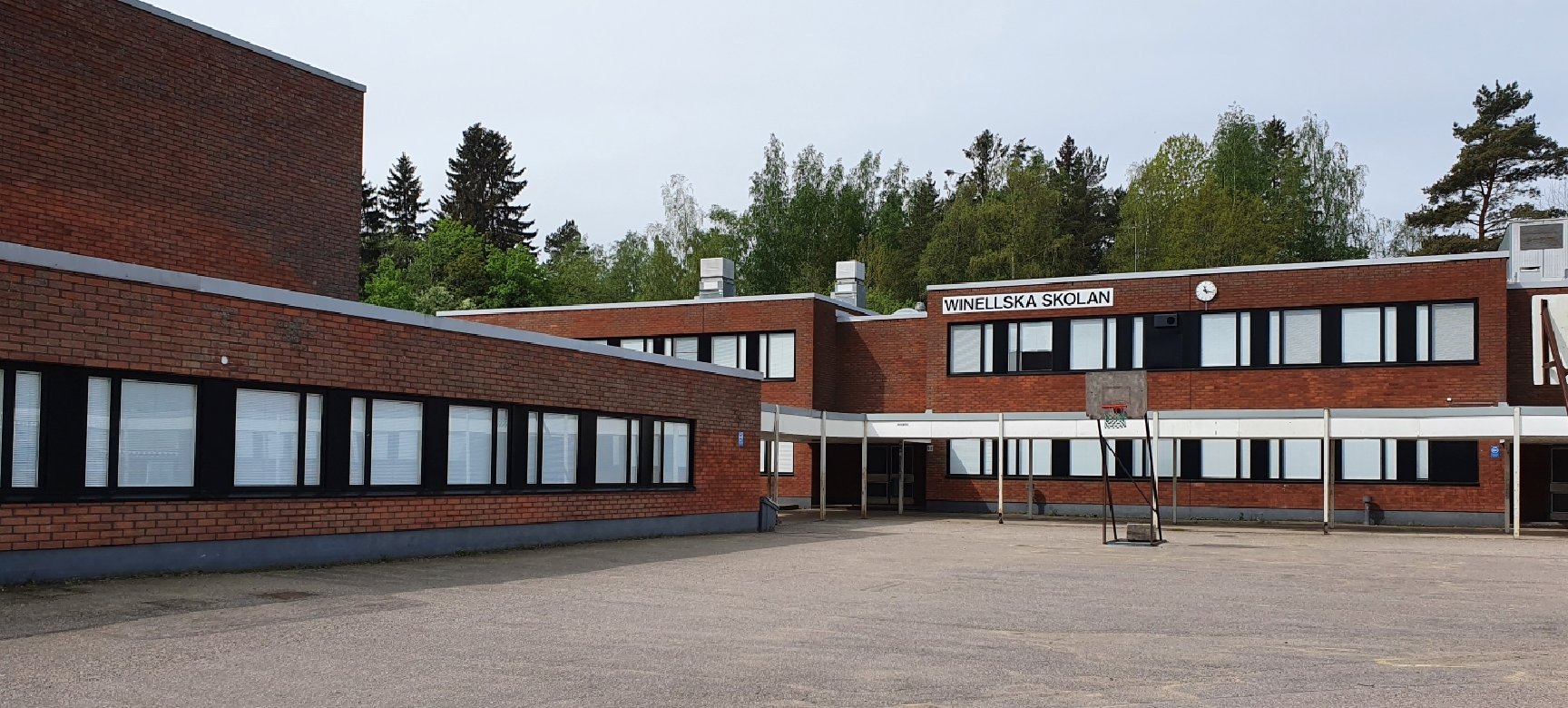 Winellska skolan building in Kirkkonummi.